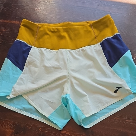 Brooks Women's Athletic Shorts in Mustard and Blue Tones Chaser 5" - Picture 1 of 3
